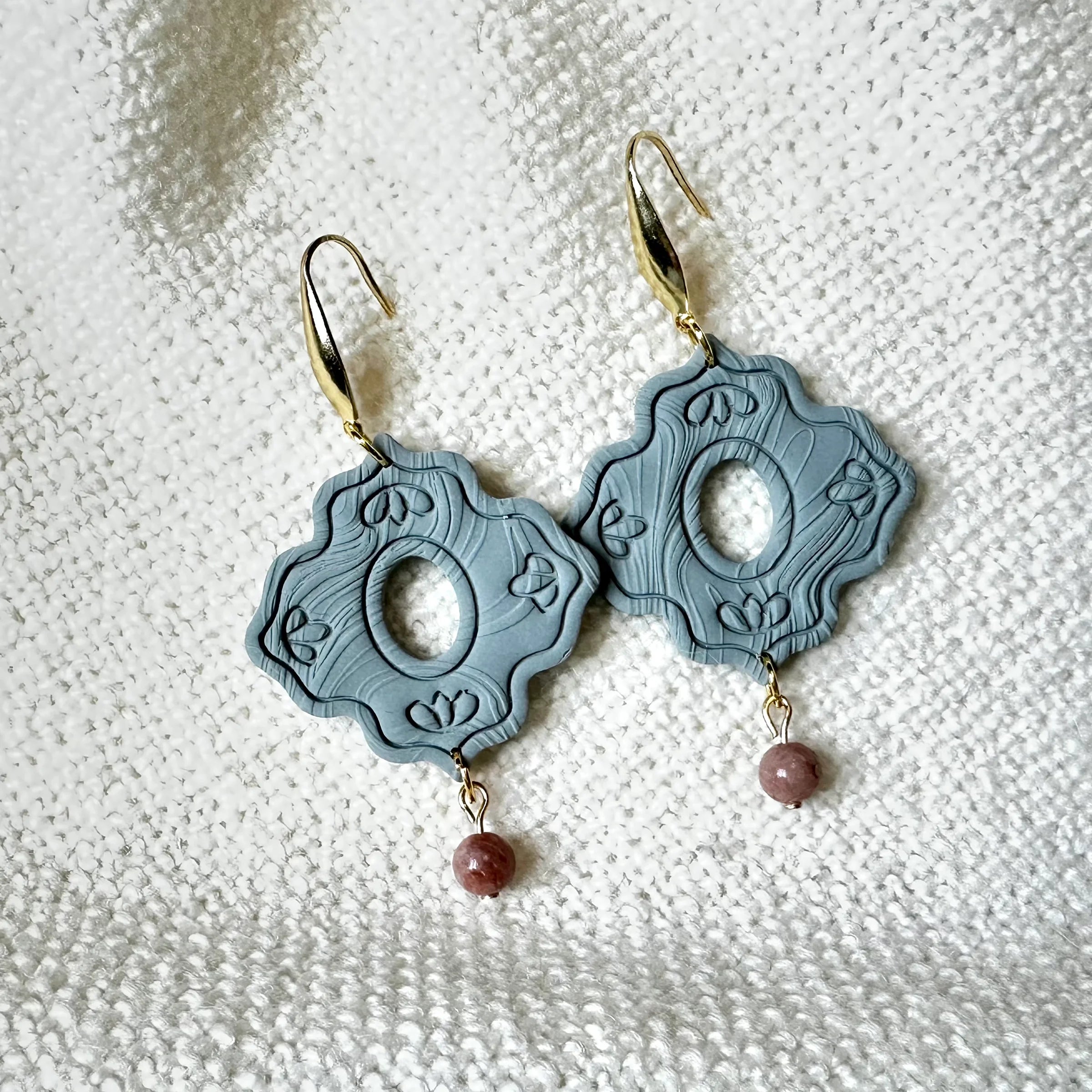 Eminence Dangles