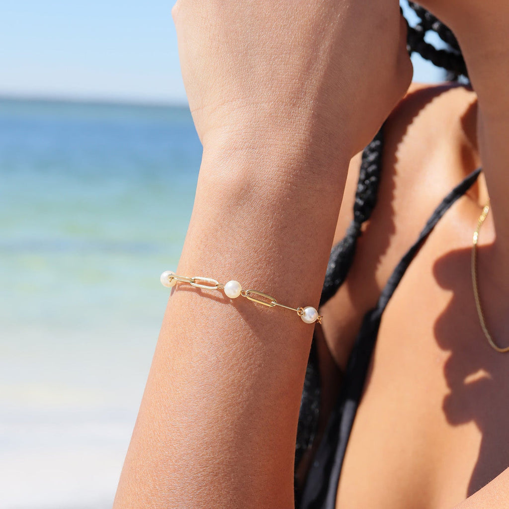 Paperclip chain bracelet with pearl stations